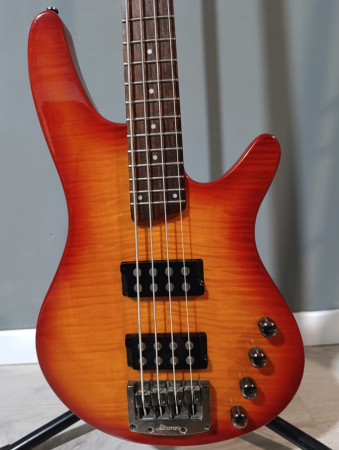 Basso Soundgear by Ibanez SRX500